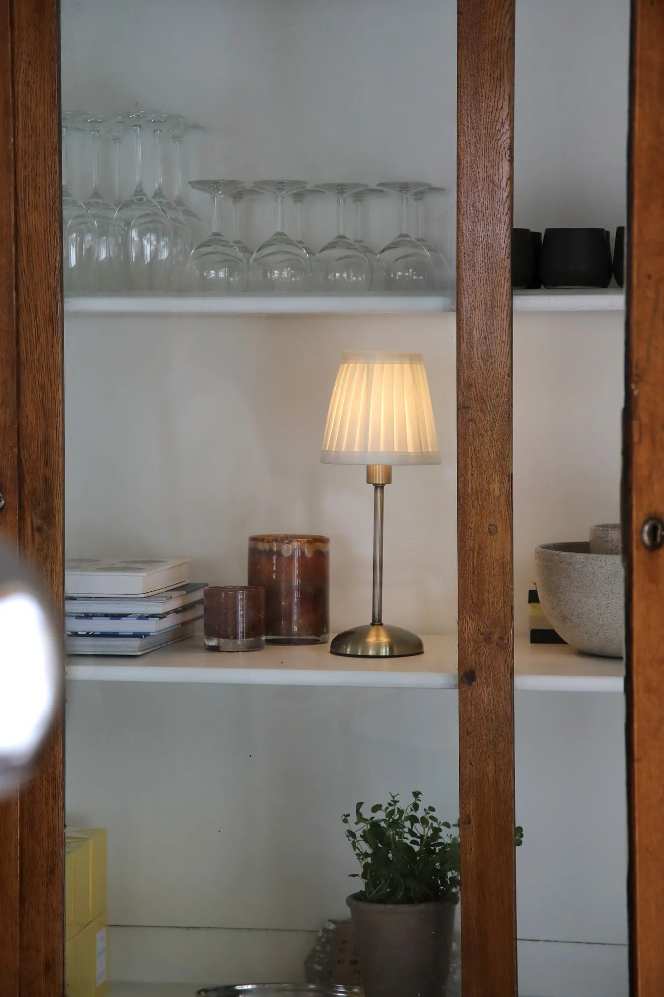 Anno Uppladdningsbar Bordslampa Vit/Mässing