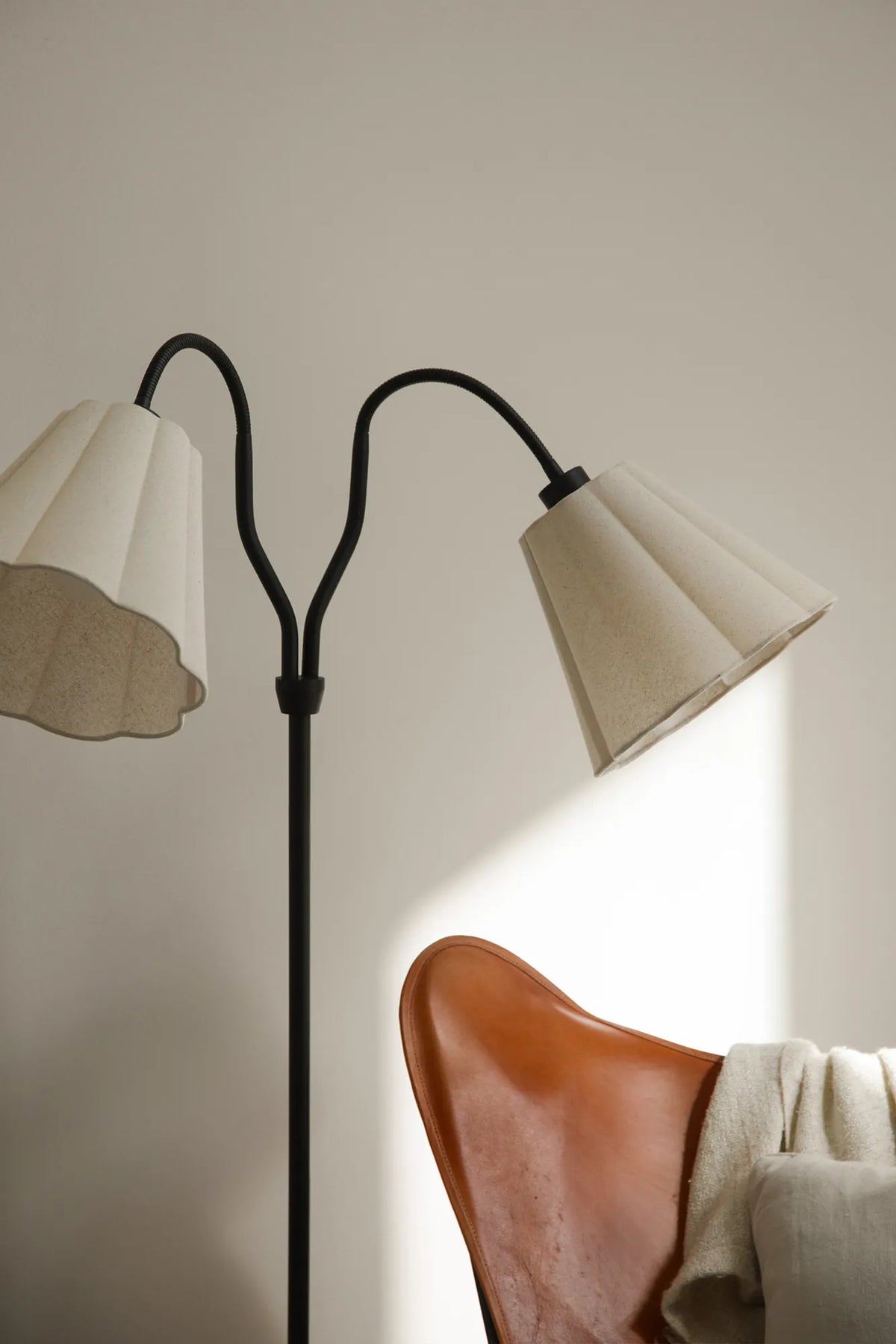 Veya Floor Lamp Black