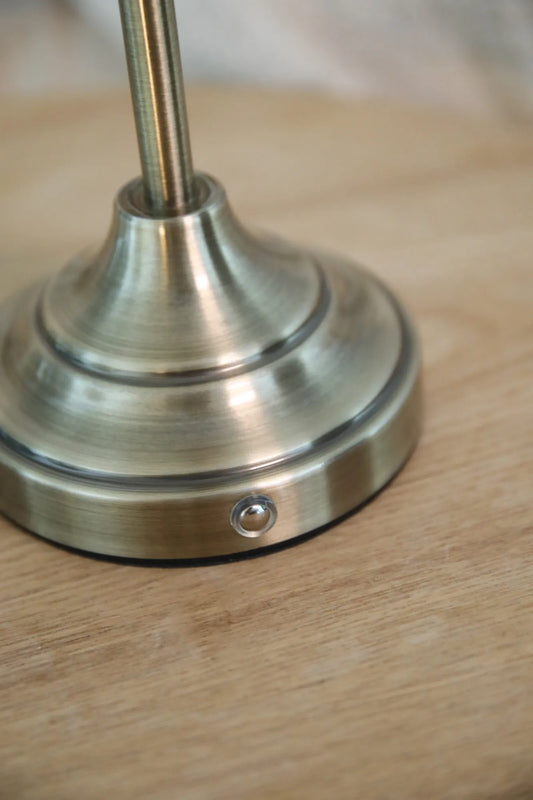 Kurage Wiederaufladbare Tischlampe Weiß