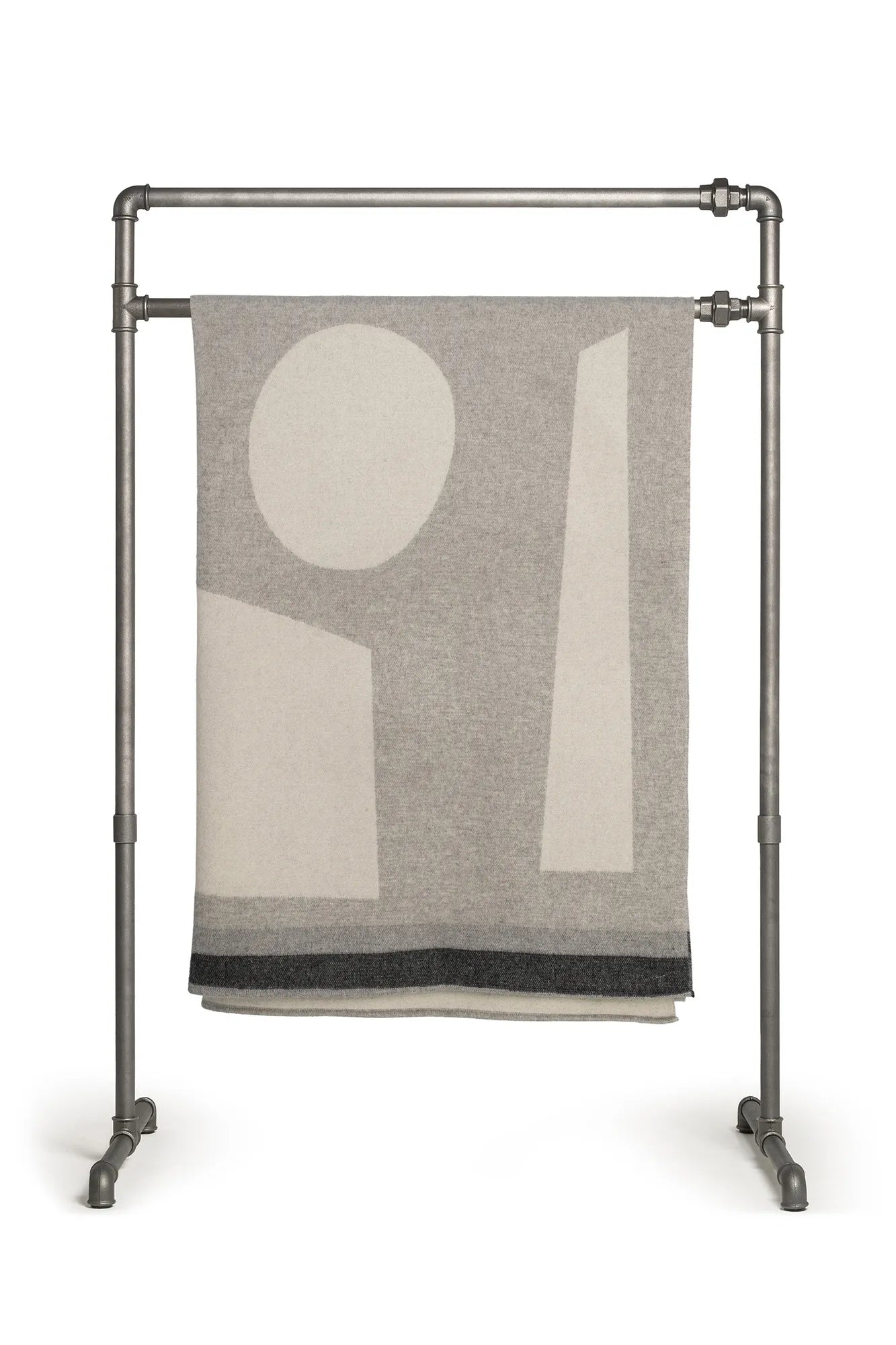 Alma grå pläd 180 cm | Alma grey throw blanket | Alma grau Wohndecke