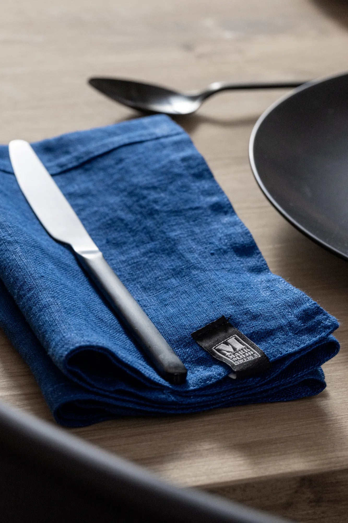 Ragna blå servett skandinavisk design stilren belysning | Ragna blue napkin Scandinavian design minimalist lighting | Ragna