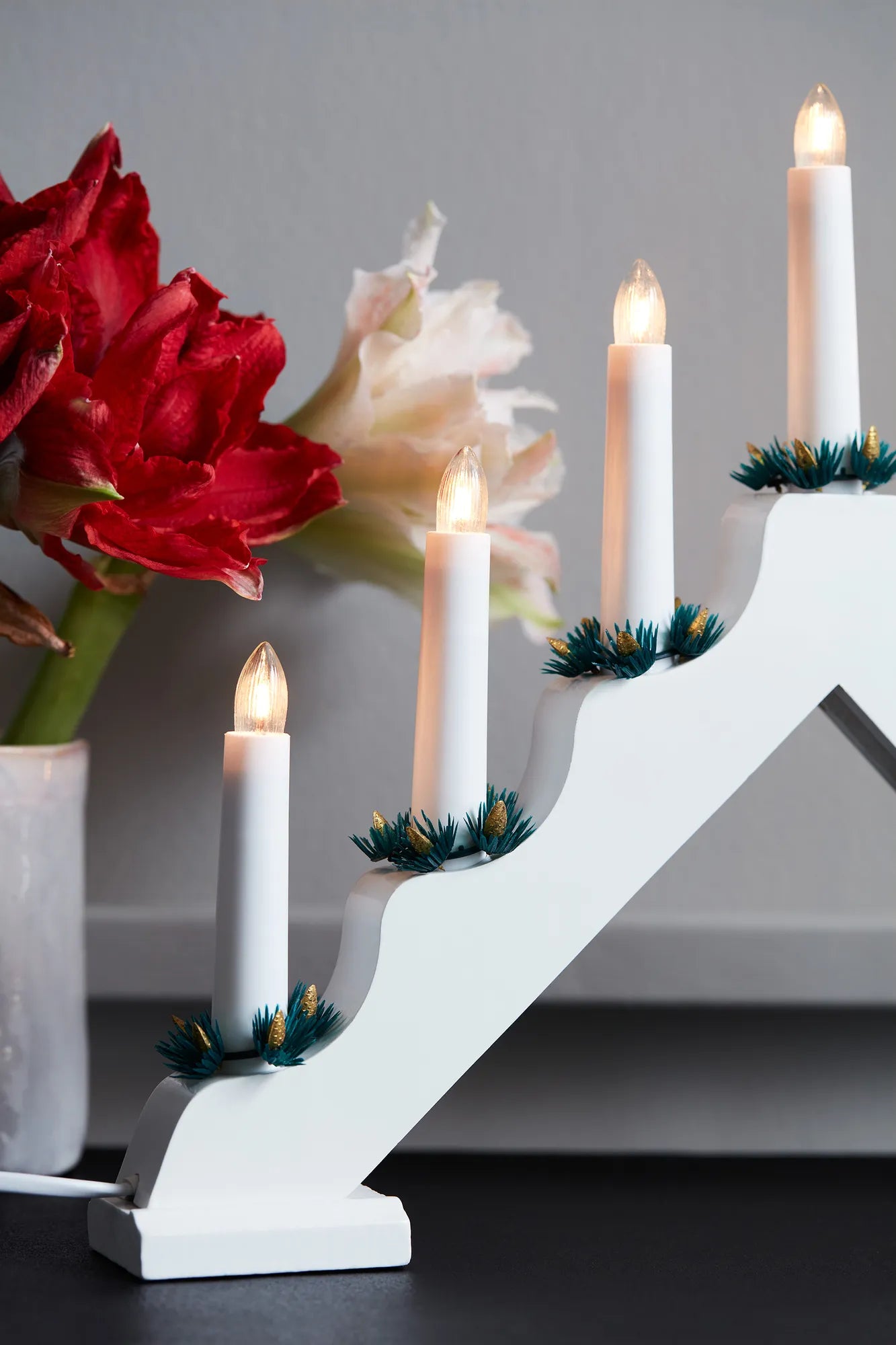 Ola vit adventsljusstake julbelysning skandinavisk design | Ola white | Ola weiß Adventsleuchter skandinavisches Design