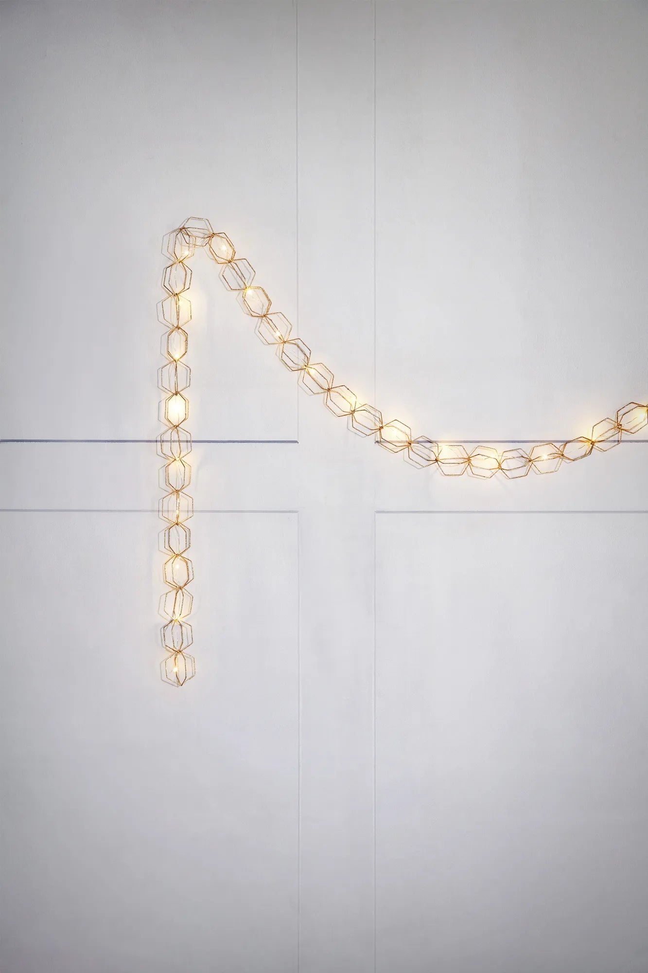 Serve guld bordslampa stilren belysning | Serve gold table lamp | Serve Gold Tischlampe minimalistische Beleuchtung