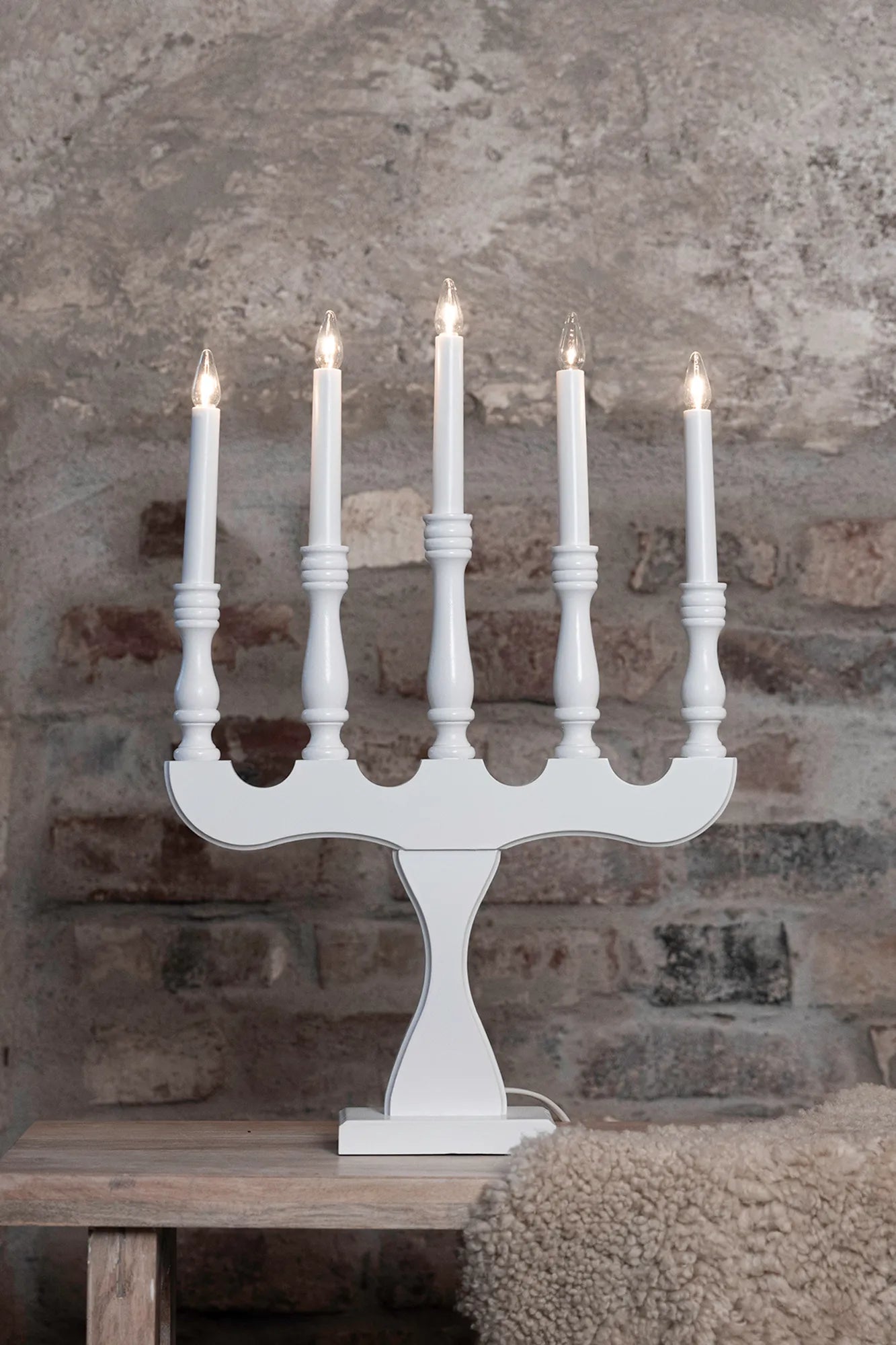Svaneholm vit adventsljusstake julbelysning | Svaneholm white advent candle holder | Svaneholm weiß Adventsleuchter