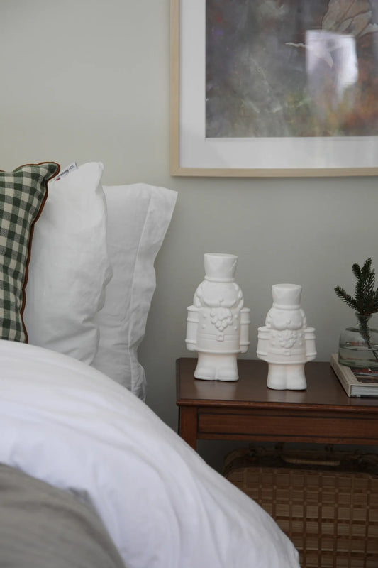 Finn vit bordslampa stilren belysning | Finn white table lamp minimalist | Finn weiß Tischlampe minimalistische Beleuchtung