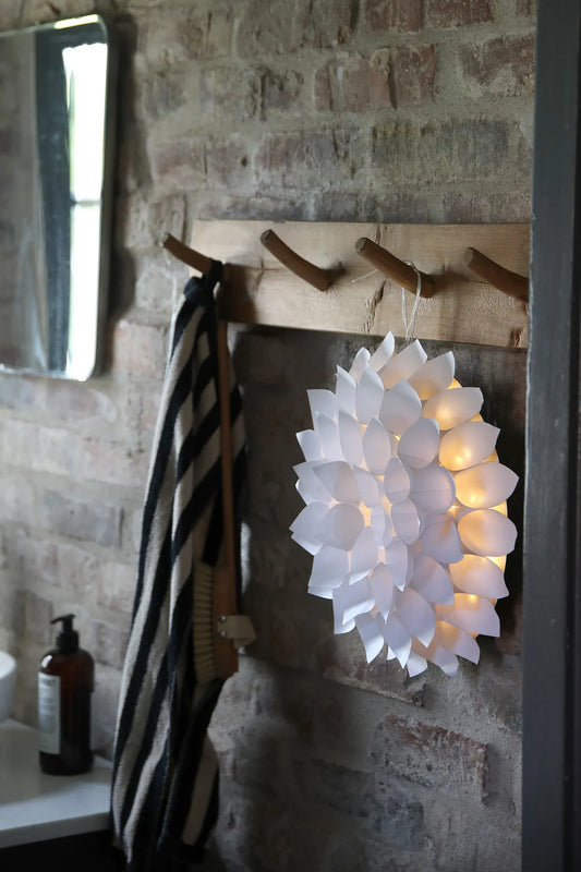 Dahlia vit bordslampa skandinavisk design | Dahlia white table lamp | Dahlia weiß Tischlampe skandinavisches Design