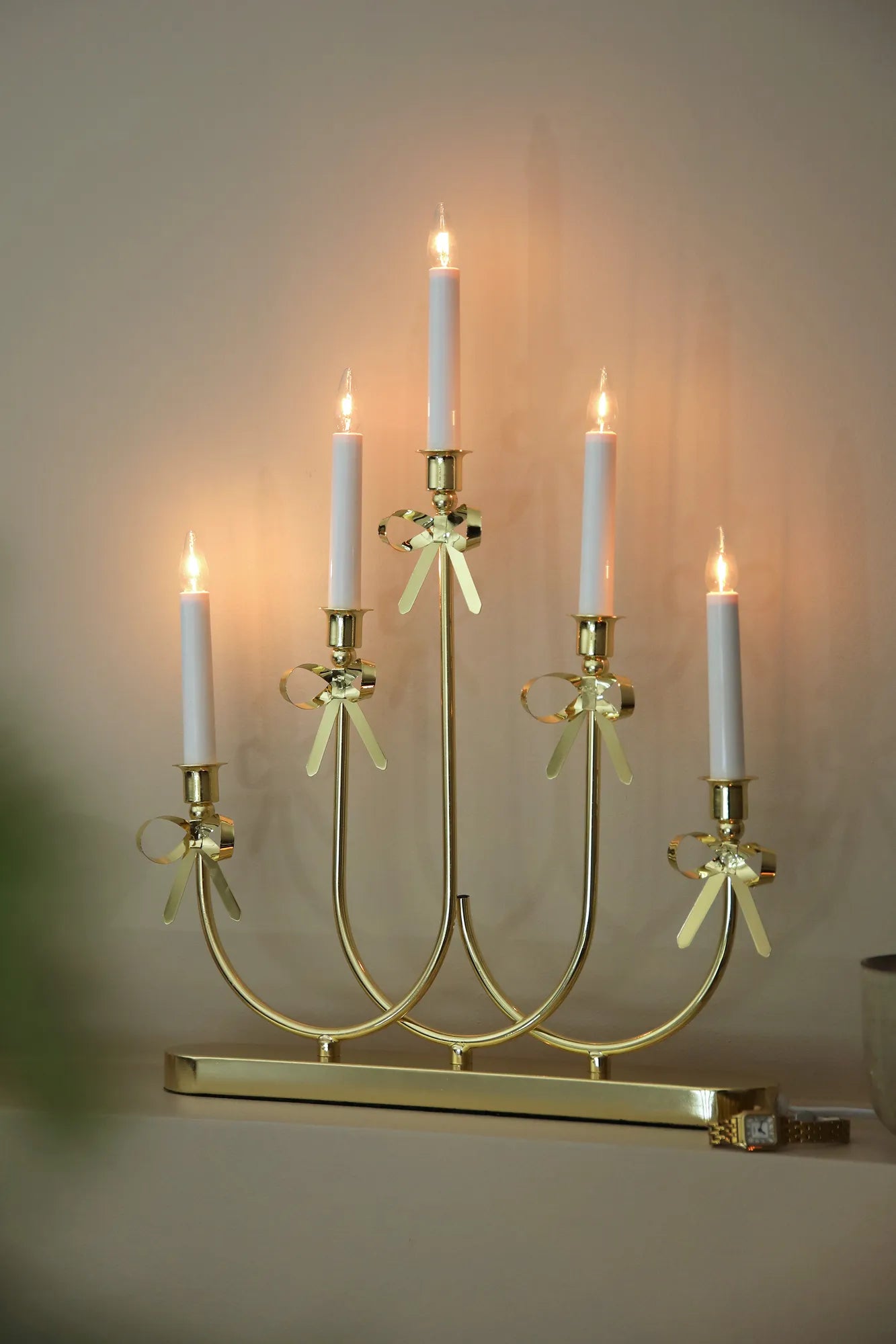 Eira Adventskerzenhalter Schleife Messing